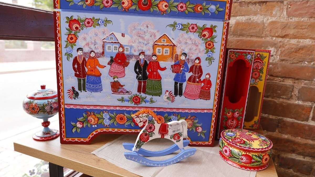     Фирменный магазин городецкой росписи заработал в Нижегородском кремле. О его открытии сообщил глава региона Глеб Никитин в своем Telegram-канале.