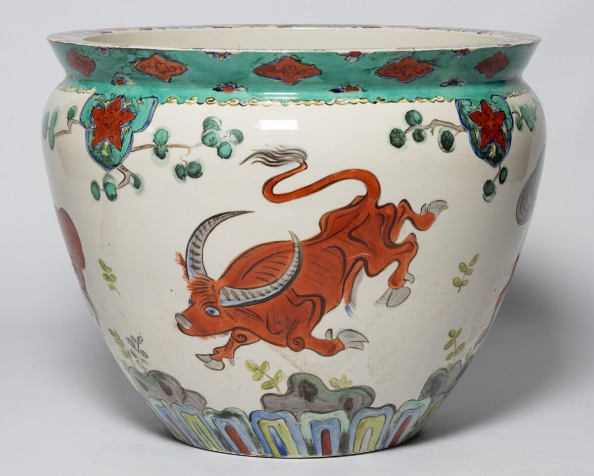 Фарфор эпохи чосон. Китайский фарфор периодов канси - цяньлун. Фарфоровый сосуд. Китайские вазы на сотбис 18 век. Фарфоровый сосуд.