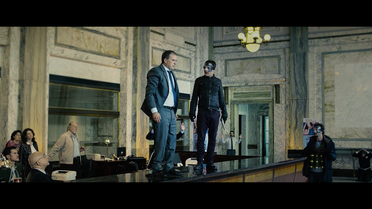 Скриншот канала EVRO SERIAL/Фильм "Сто лет прощения" (2015) Испания