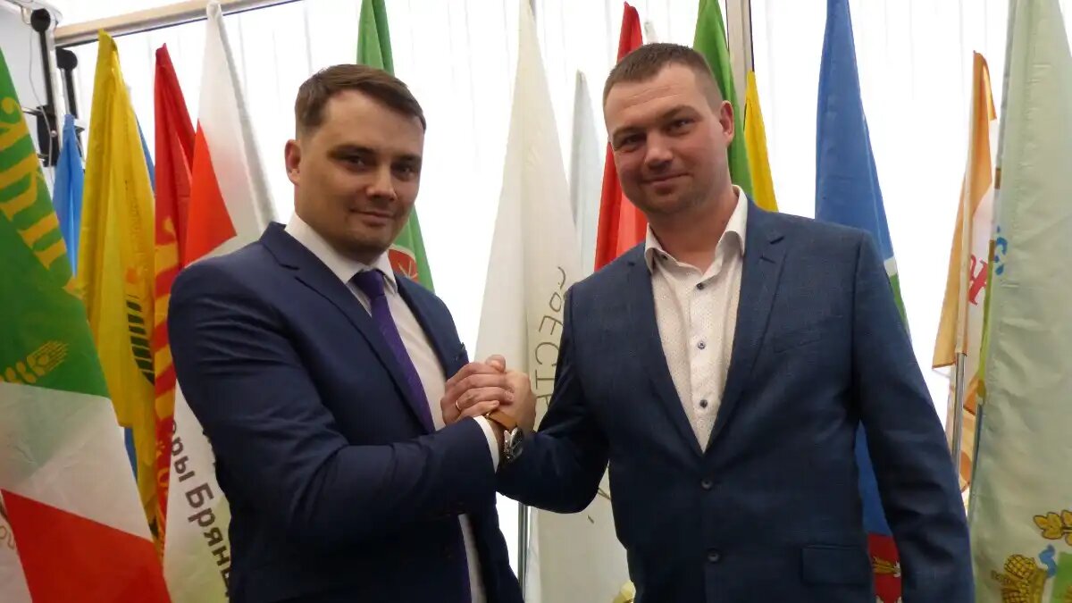 Фото: glavpahar.ru Главный инженер ООО КХ Партнер Никита Кожанов и Сергей Васичев, главный агроном ИП КФХ Васичев на 34-ом съезде АККОР в Москве