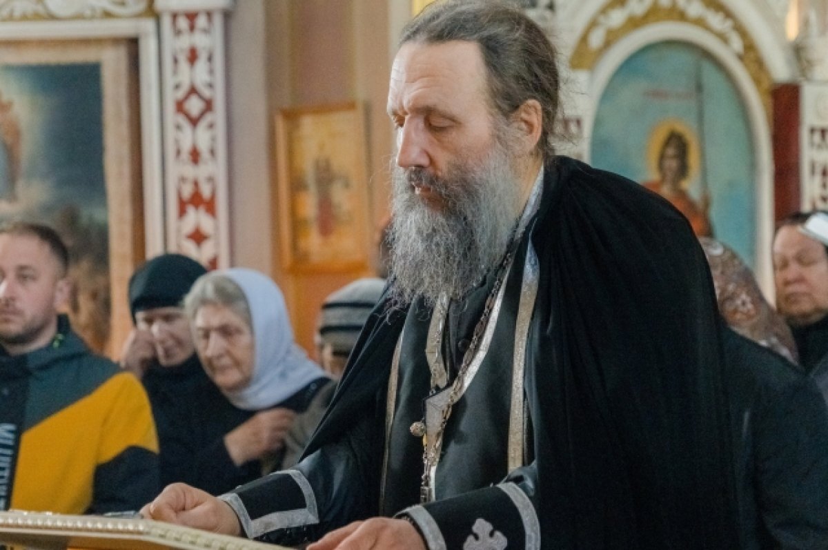    Из Оренбурга в зону СВО с «храмом на колесах» едет монах Варнава.