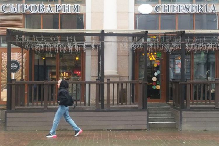 31 марта в известном итальянском ресторане Cheeseria на улице Баумана прошли обыски. Туда прямо посреди бела дня нагрянули следователи СКР, оперативники УБЭП и бойцы Росгвардии Фото: «БИЗНЕС Online»