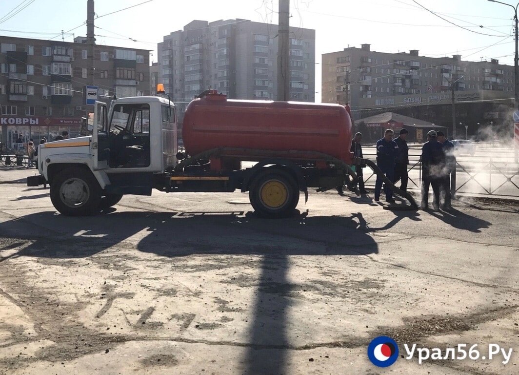    В Орске на улице Васнецова произошла очередная коммунальная авария