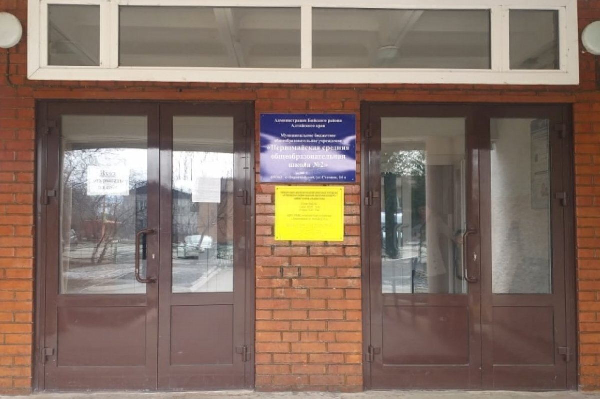    В школе работают правоохранители.