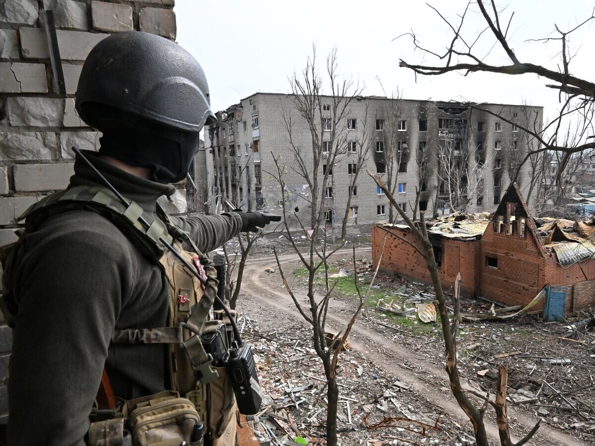    Боец ЧВК "Вагнер" в Артёмовске© РИА Новости / Евгений Биятов