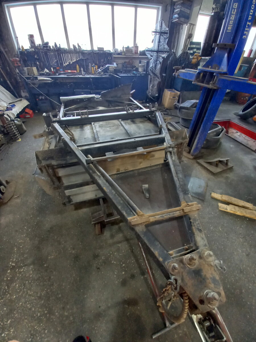 Работа над рамой прицепа