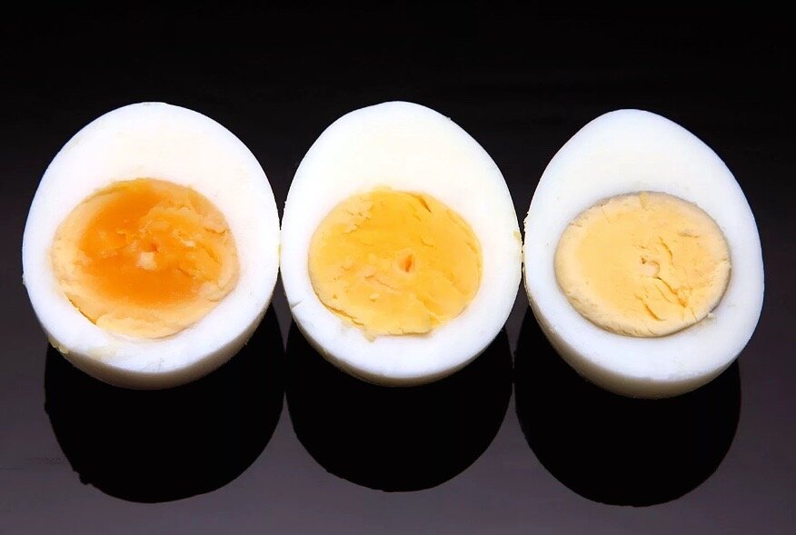 Сваренные вкрутую яйца.
