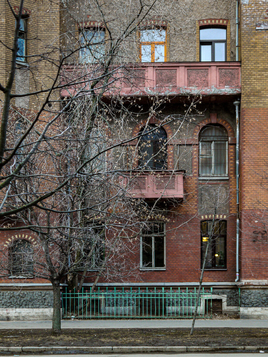 Фото ph_zakharenkova март 2023, Санкт-Петербург, 16-я линия Васильевского острова, 9