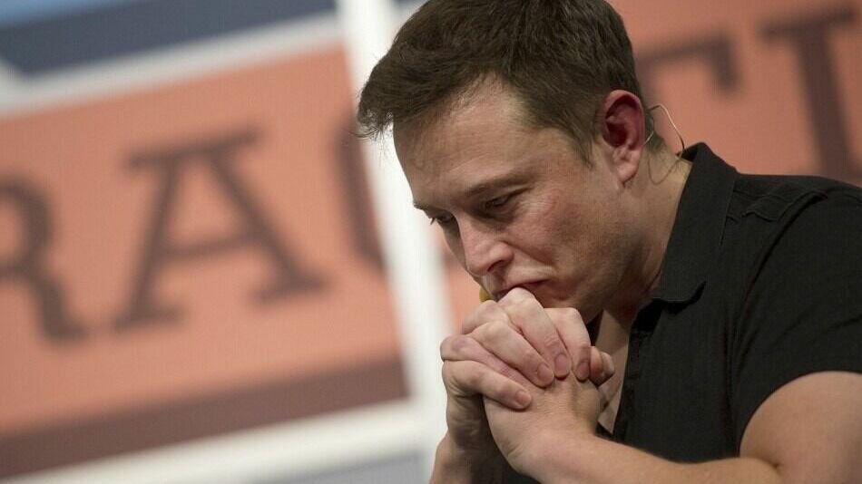     Запуск самой большой и необычной ракеты в мире не состоялся. Сначала пуск неоднократно откладывался из-за отсутствия разрешения на полёт от Федерального агентства гражданской авиации, теперь из-за технической неисправности. Почему владельцу твиттера Илону Маску не удалось осуществить давнюю мечту?