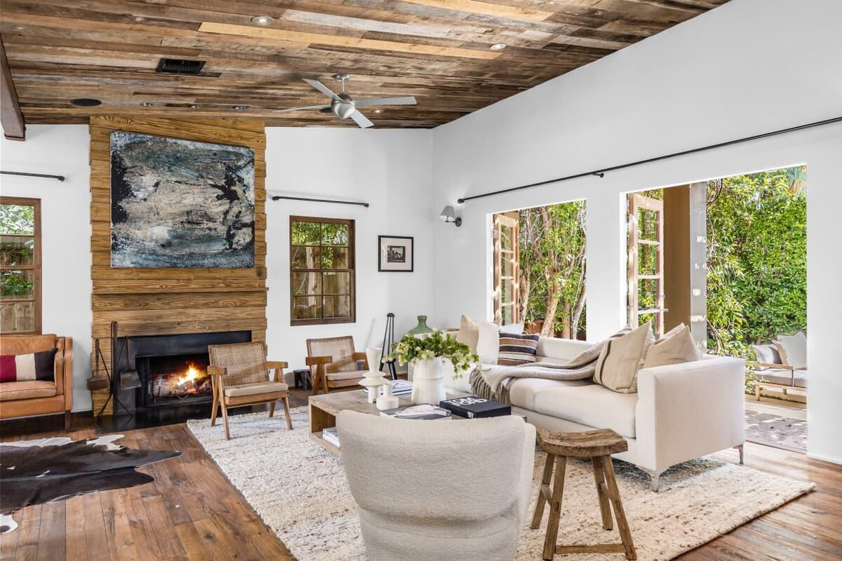    Французские двери обеспечивают дополнительный свет в домеMansion Global