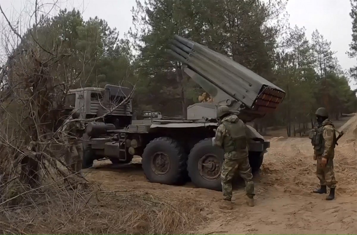   Российские штурмовики ведут успешное наступление на Донбассе