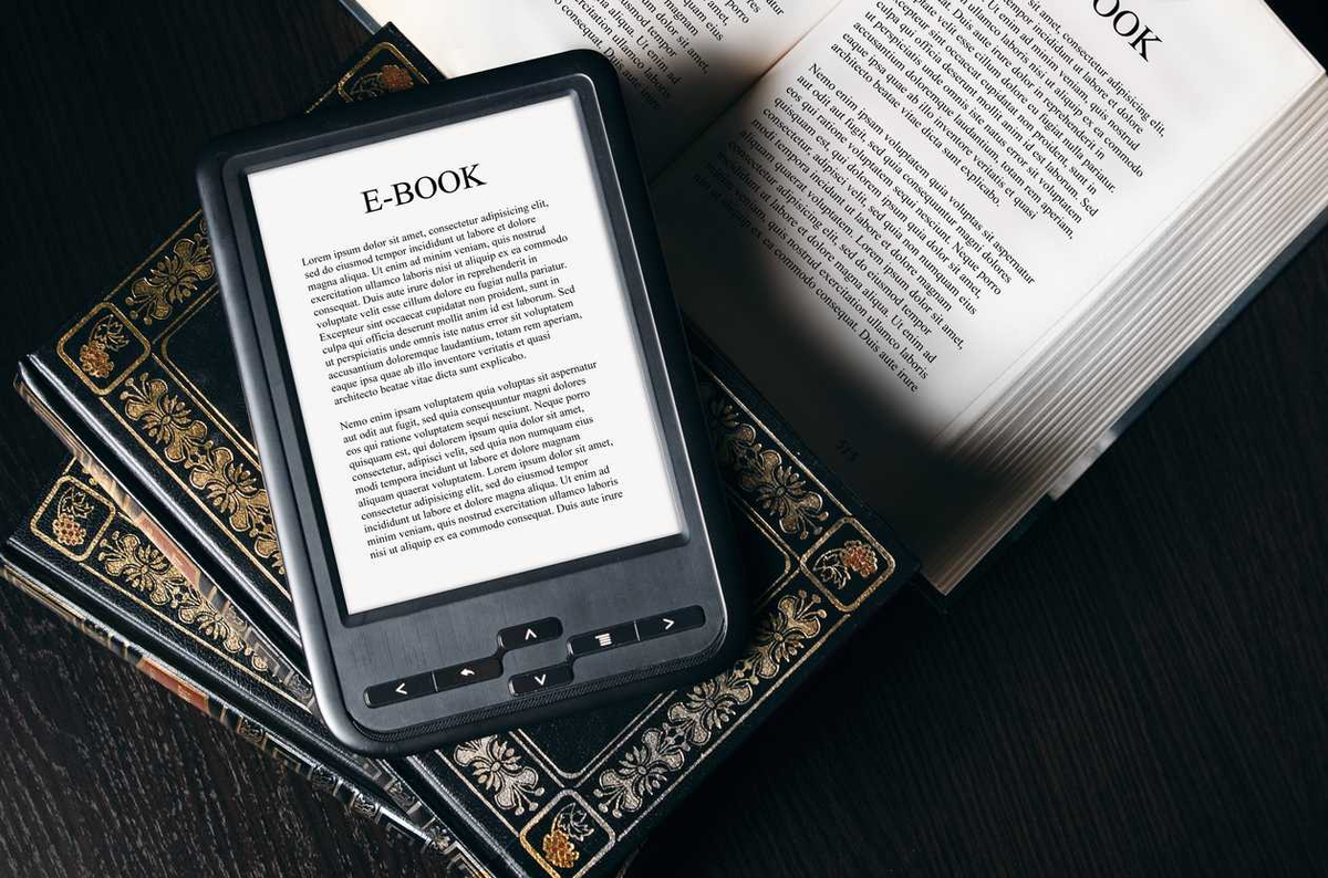 Формат чтения книг на айфон. Электронная книга. электронный. электронные и бумажные книги. бумажная книга и электронная книга.