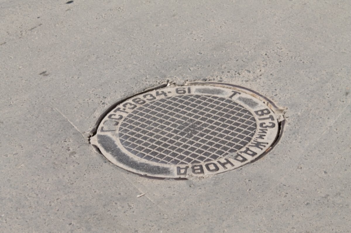    Коммунальщики заплатят 800 тысяч рублей отцу упавшего в люк сыктывкарца