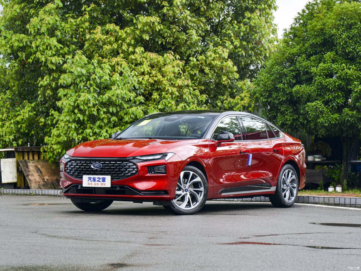 В Америке Ford отказался от седанов, да и производство европейского Mondeo остановлено уже в марте прошлого года.