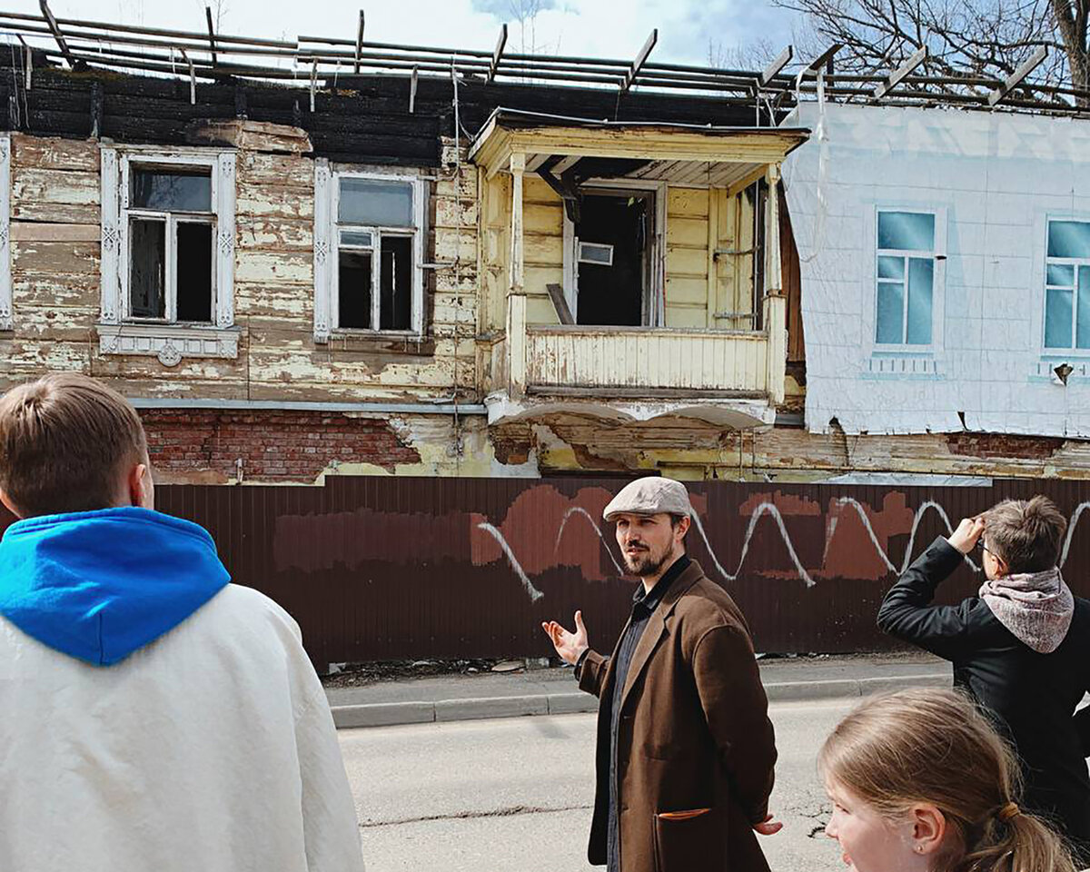 Это я провожу экскурсию "Детали города" в апреле 2022 года