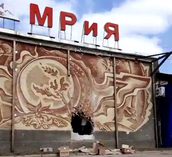 В таком виде застали барельеф жители города Зеи 25 апреля. Фото: скришот видео
