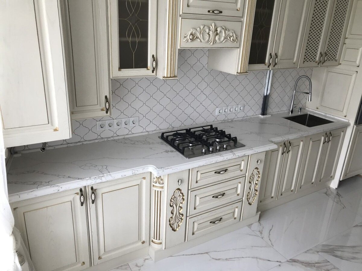 Столешница из кварцевого агломерата. Бренд Avant Quartz. Арт. Каллаката Берн 7470