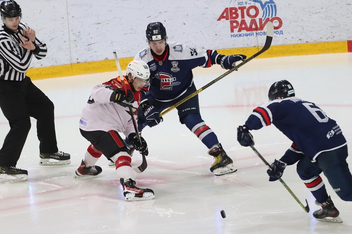    Связку Егора Виноградова (в центре) и Артёма Мисникова хочется увидеть в ближайшем торпедовском будущем Александр Рылов