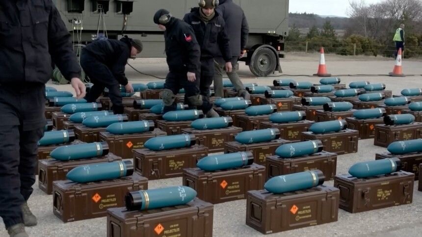 Украине передали снаряды. Великобритания передала Украине урановые снаряды. Боеприпасы с обедненным ураном. Российские снаряды с обедненным ураном. Снаряд с урановым сердечником.