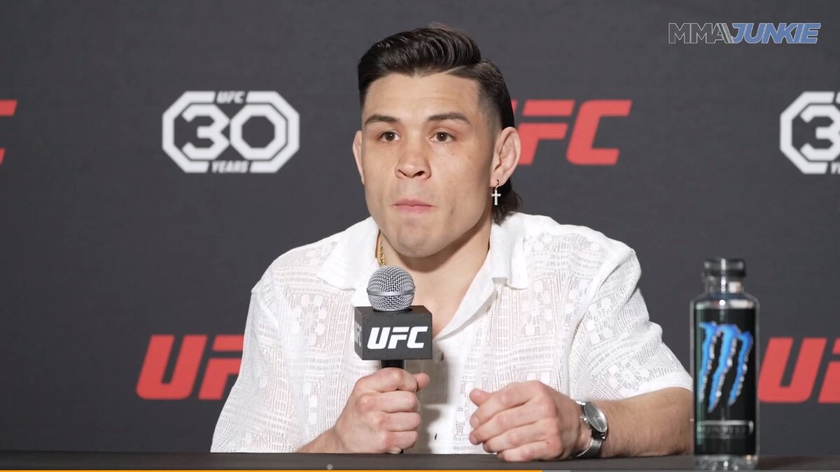 Рики Симон отвечает на вопросы журналистов на медиа-дне в преддверии турнира UFC Fight Night 223