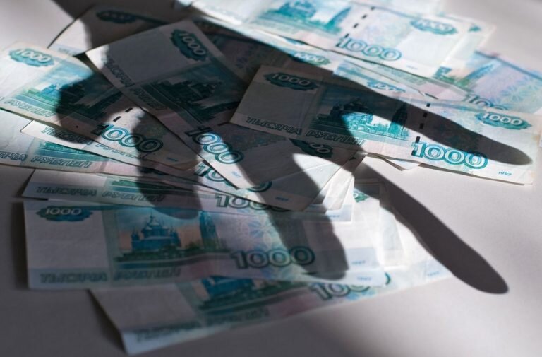    Житель Оренбурга пытался заработать на инвестициях и лишился почти 2 млн рублей Марина Шарт