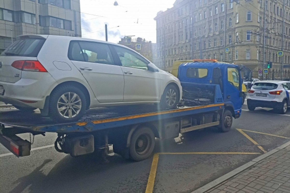 О специфике эвакуации авто в Петербурге рассказали в городском комтрансе |  АиФ – Санкт-Петербург | Дзен