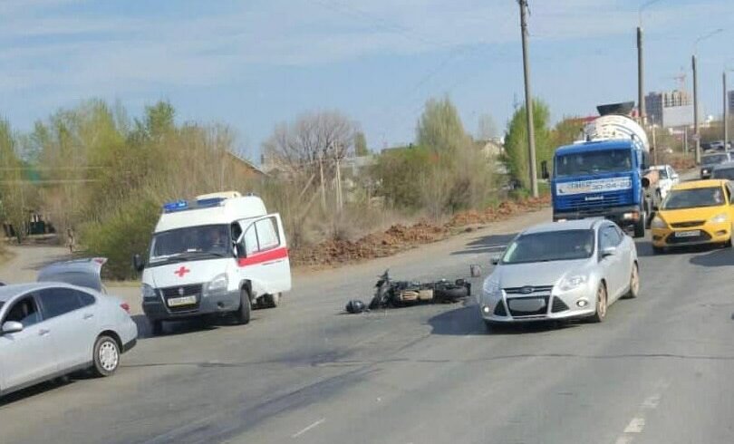    В Оренбурге на Загородном шоссе в ДТП с автомобилем Nissan пострадал 45-летний мотоциклист Андрей Севостьянов