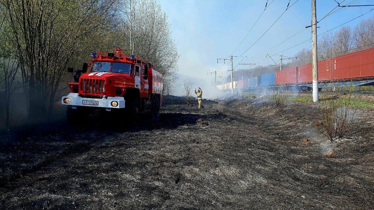     Ландшафтный пожар ликвидировали в субботу 29 апреля огнеборцы в Удмуртии. Возгорание произошло близ деревни Баграш-Бигра в Малопургинском районе.