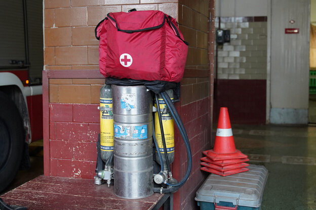    «Все будут стоять друг за друга как одна семья»: как проходит рабочая смена пожарного в Кировской области