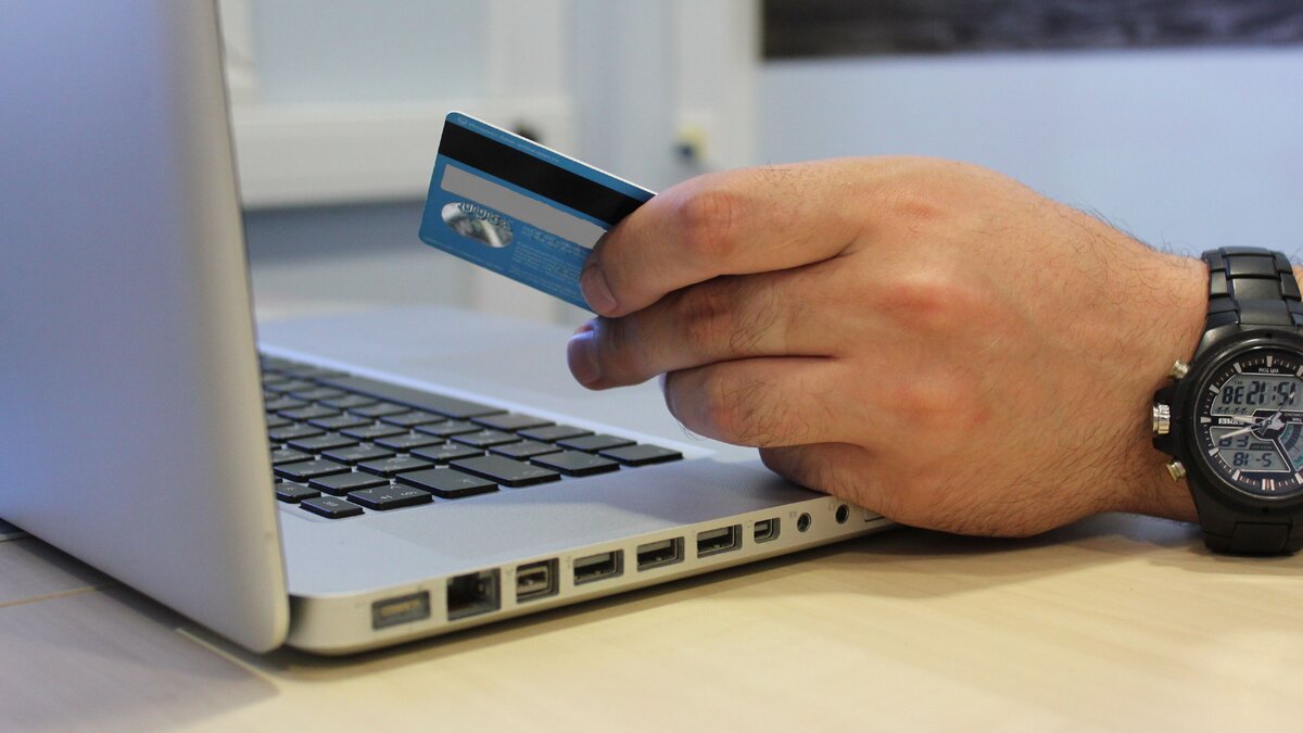    За выходные югорчане отдали мошенникам 8,6 миллионов рублей