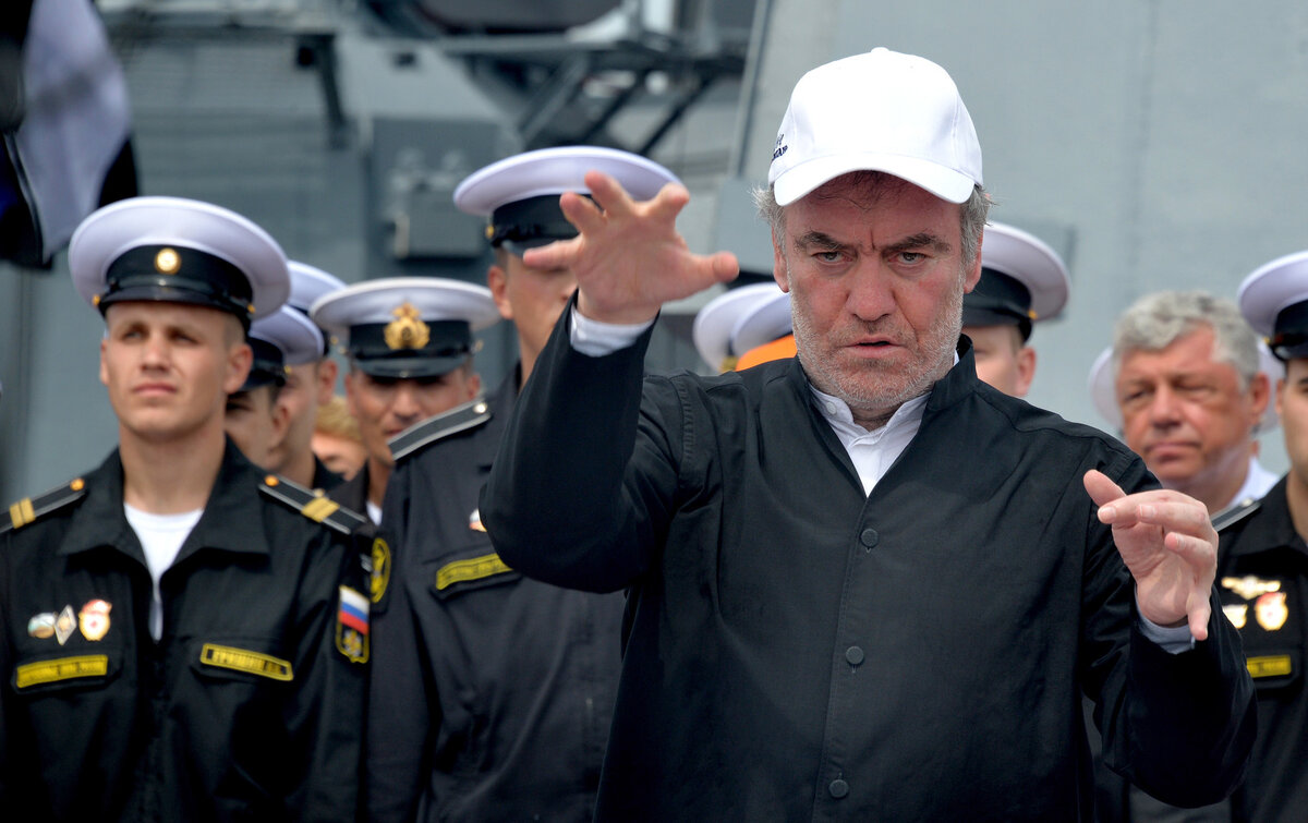    Гергиев — выпускник Ленинградской консерватории. Его педагогом был Илья Мусин — создатель ленинградской дирижёрской школы / Виталий Аньков / РИА Новости