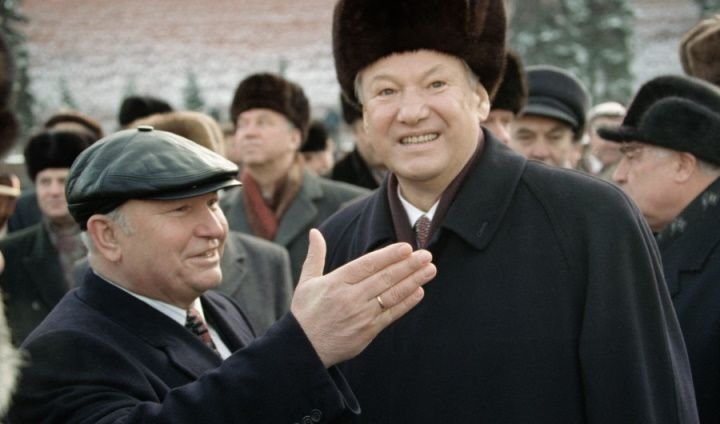      Лужков и Ельцин, фото из открытых источников.