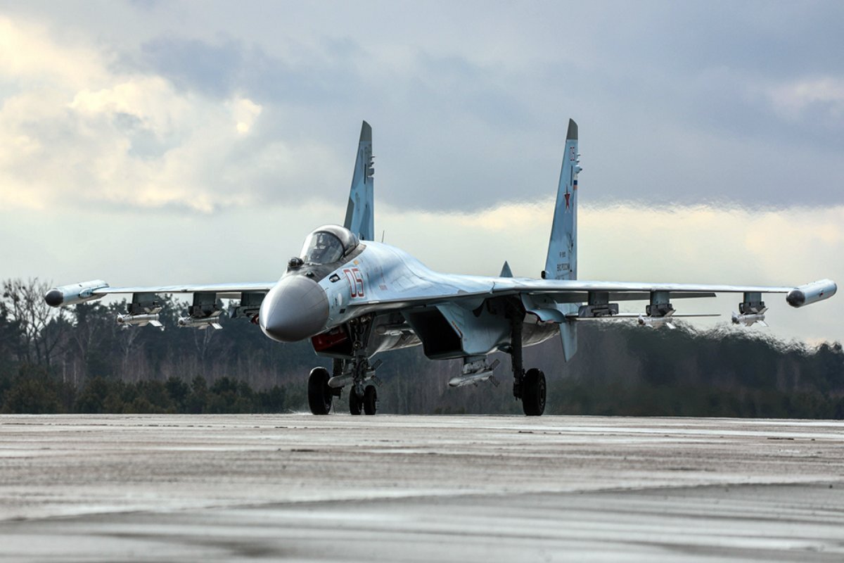    Российский истребитель Су-35 уничтожил украинский самолет