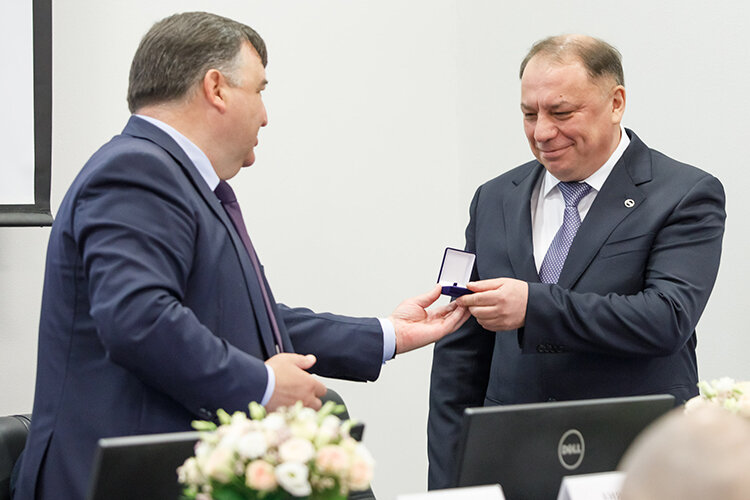  Представление Шигабутдинова в новом статусе прошло в университетской клинике КФУ с участием министра и ректора Фото: media.kpfu.ru