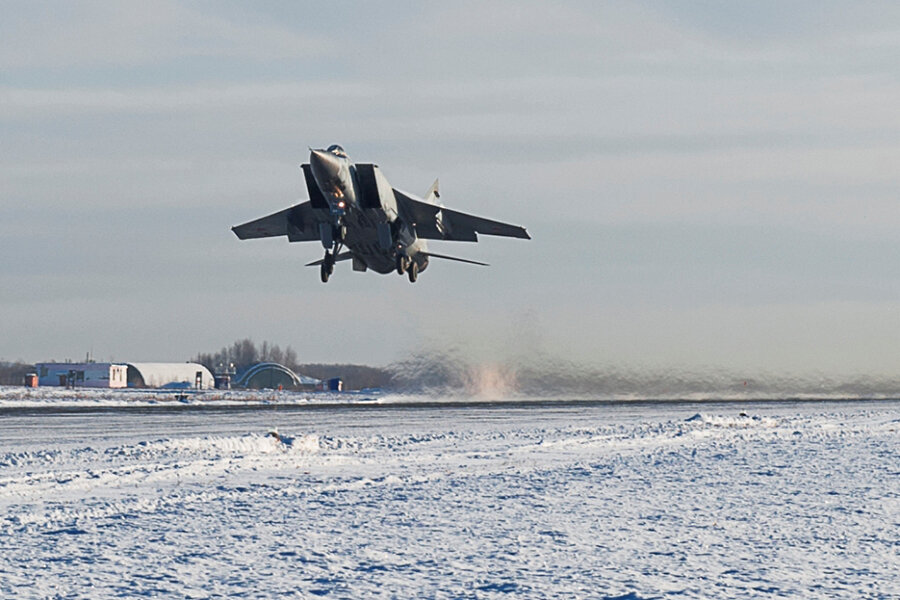 МиГ-31 взлетает на выполнение задания 