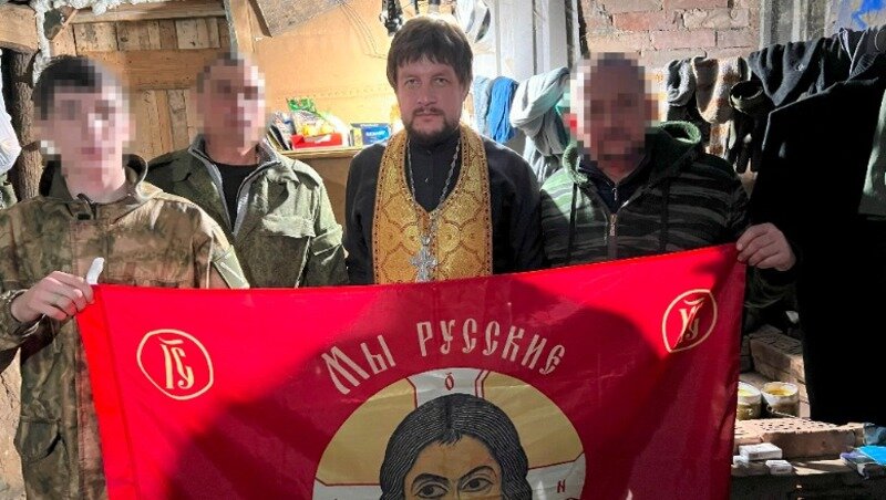 Протоиерей Виктор Горбач с бойцами в зоне СВО