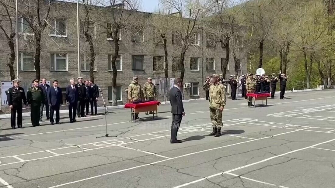     Бойцы добровольческого отряда «Тигр» из Приморья получили заслуженные награды. Глава Приморья оценил боевую работу более сотни добровольцев.