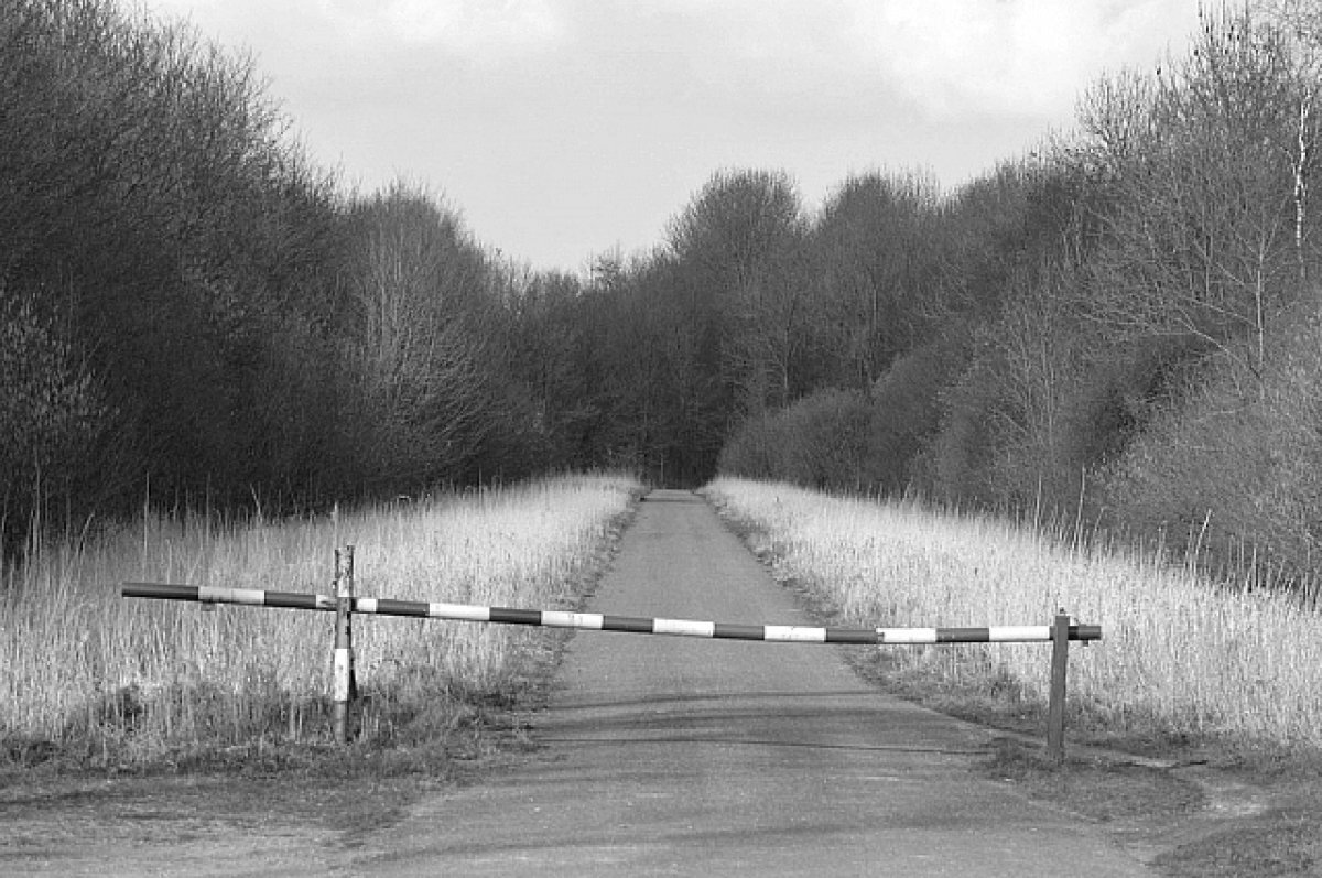    Власти Казани постановили снести незаконные шлагбаумы и будки охраны