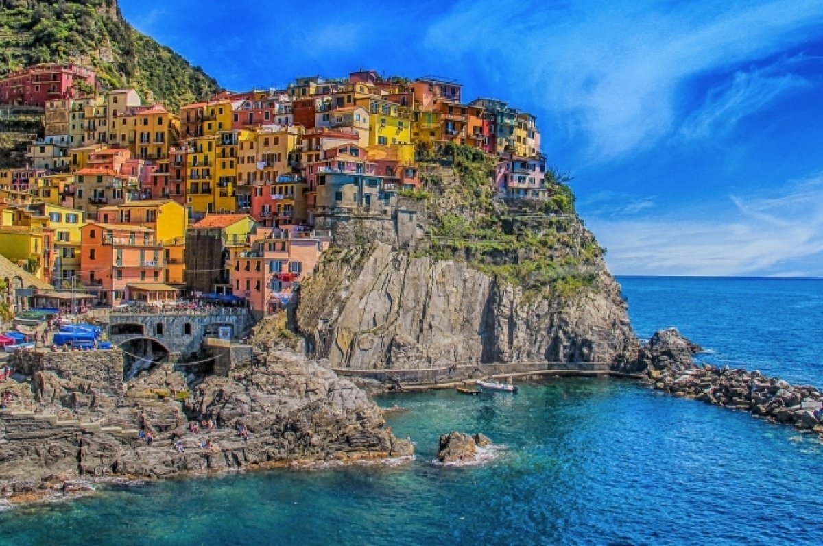    С Бали депортируют двух россиян за танцы в индуистском храме