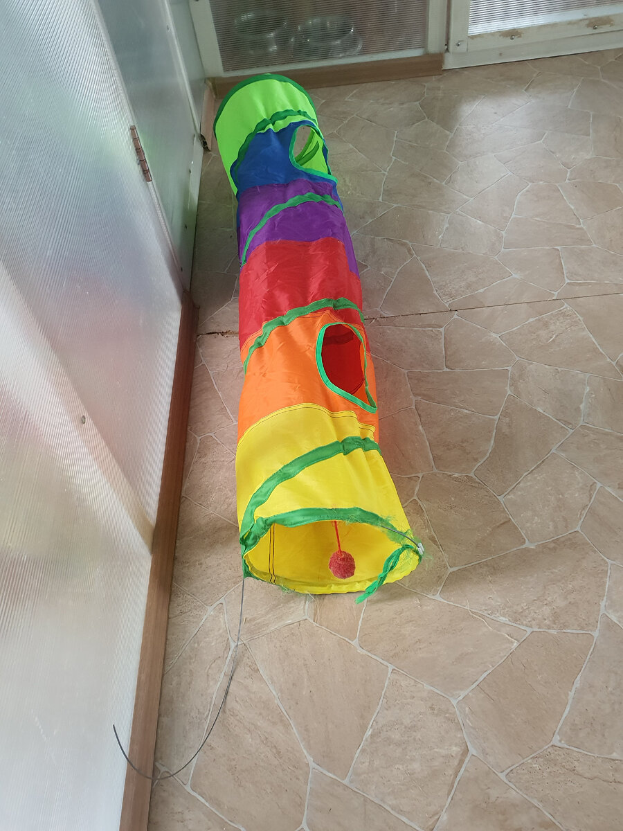 Труба, пострадавшая от вандалов.