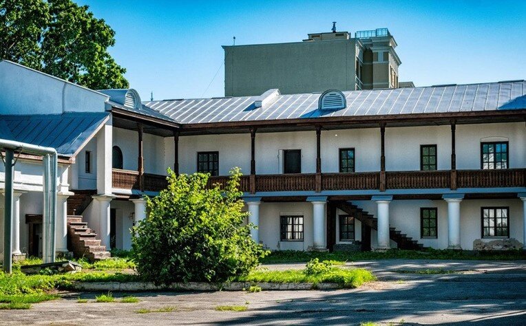    В течение всего вечера будут проходить костюмированные иммерсивные экскурсии по саду Арина Полтанова