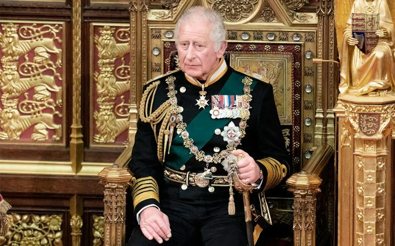 Карл Третий фото https://dzen.ru/media/id/6259920e90006554bdefab8c/v-britanii-smenilas-praviascaia-dinastiia-potomok-russkih-i-cygan-na-trone-anglii-643a821cdfd1970182bb8b73