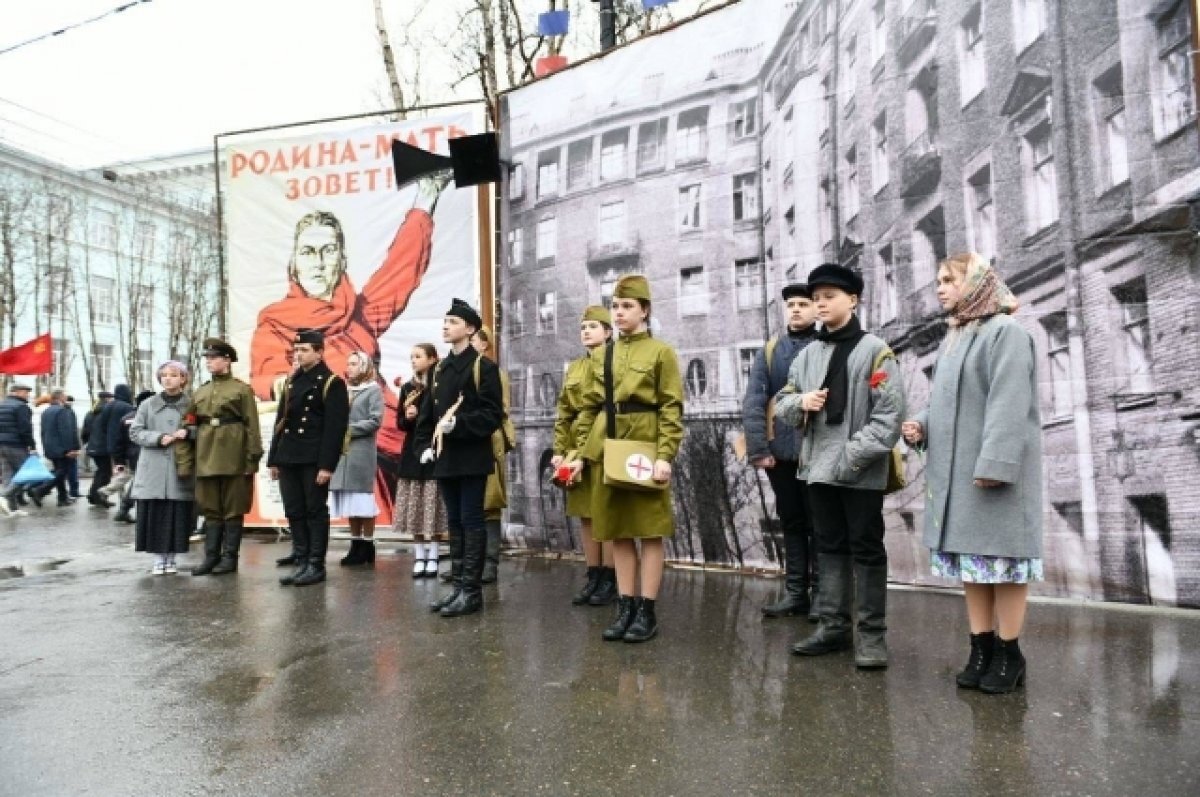    Центр Мурманска украсили «живыми открытками»
