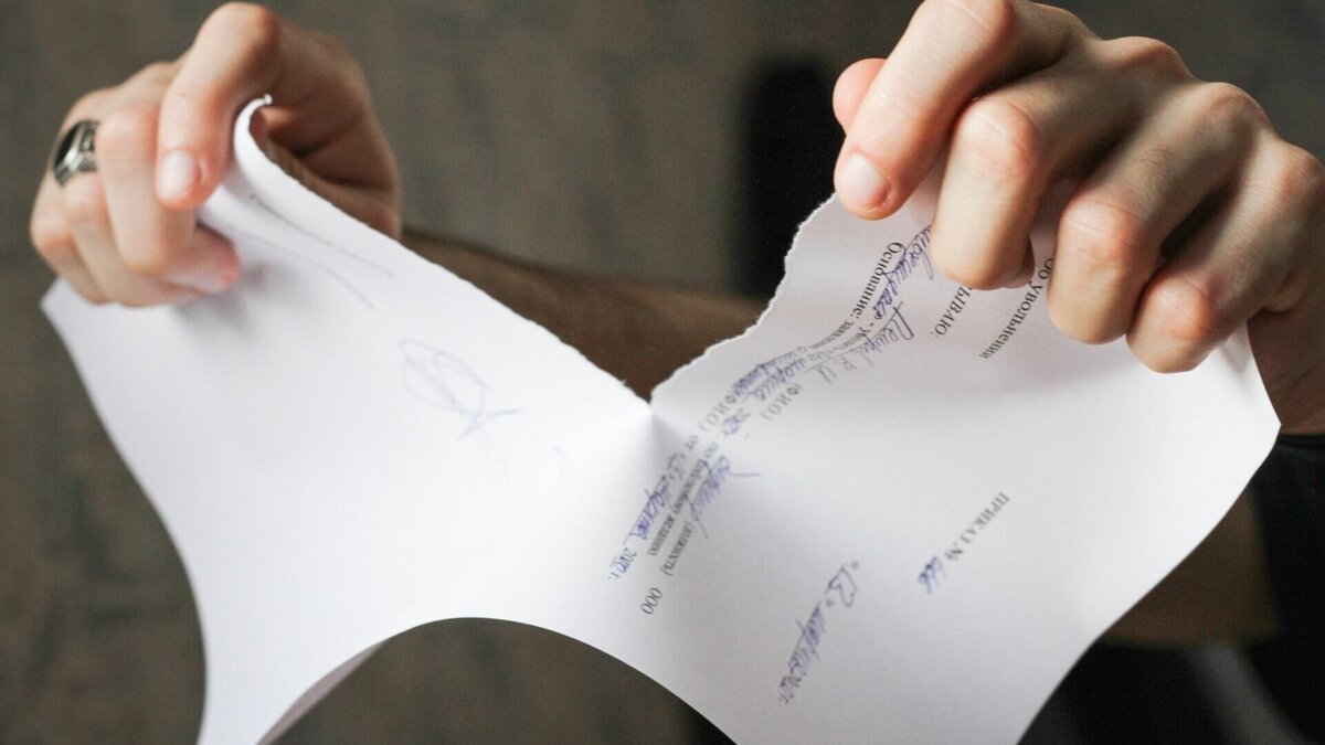     Оказалось, что у чиновника было недвижимое имущество, о котором он не сообщил.