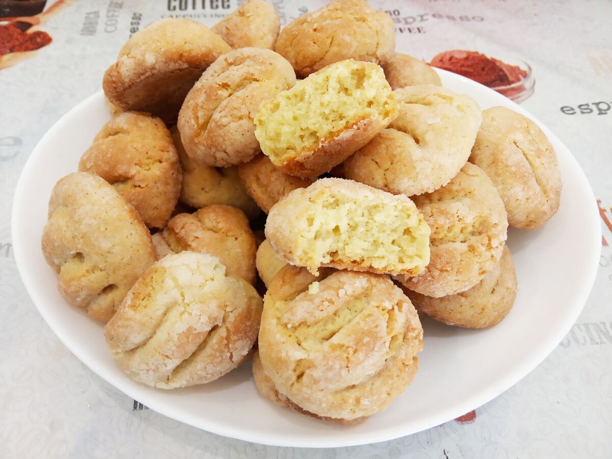 Печенье макаем в сахаре