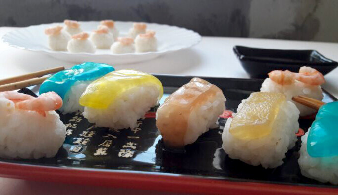 Отчасти мировая популярность морепродуктов в наше время связана с модой на японские суши - но важно не забывать, что культура потребления морепродуктов и их палитра вкусов гораздо шире, чем ассортимент массовой японской кухни