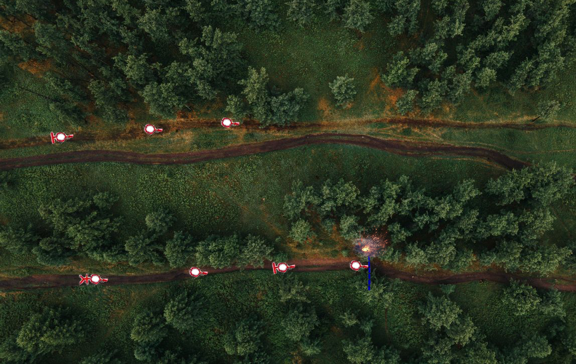 Сбоку от тропы. В рассматриваемых вариантах минирования базовый сценарий для нас: у группы нет головного дозора с опытными разведчиками; во главе группы движется неопытный боец. Синий пунктир - это датчик цели.