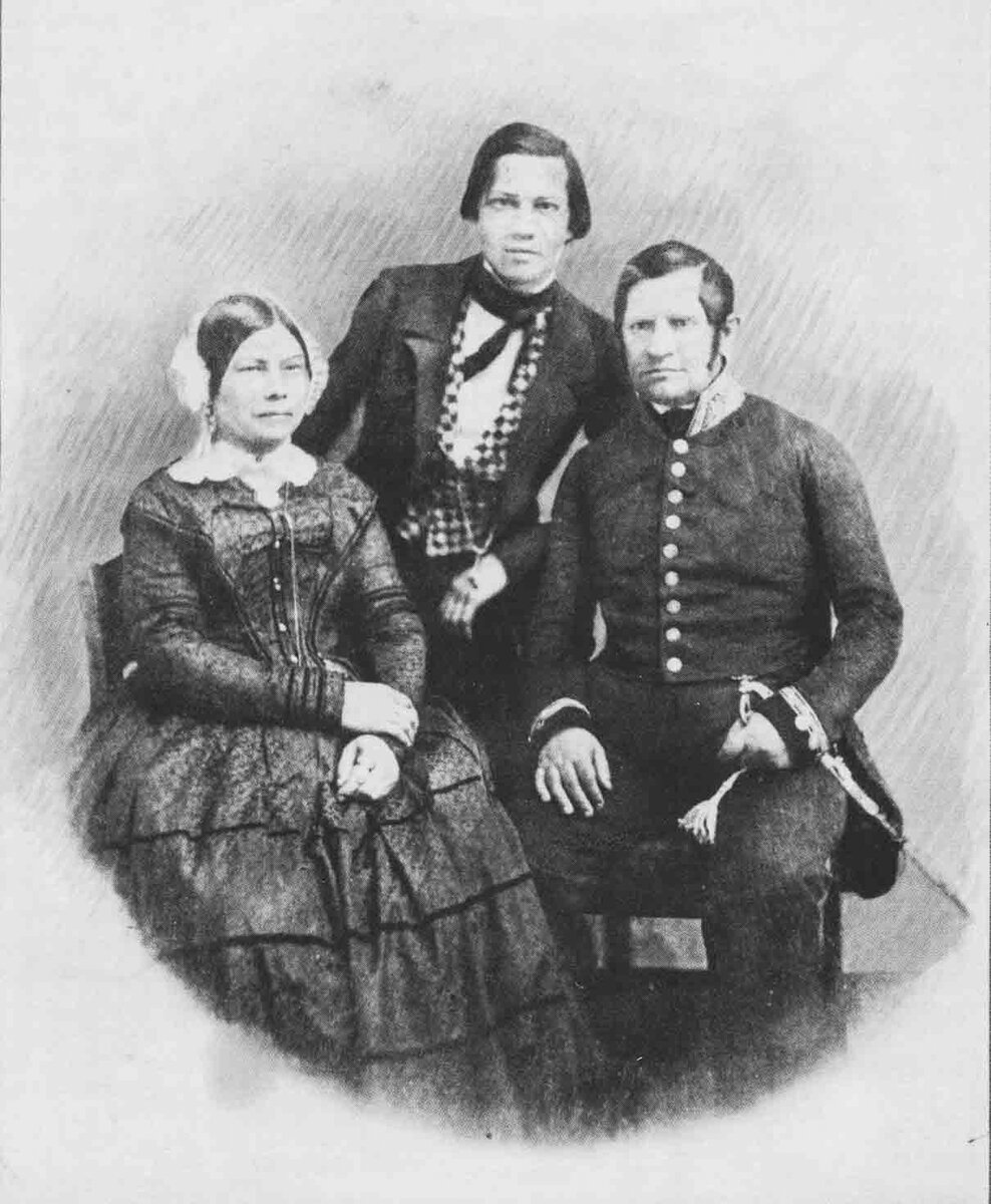 Семья Ольхиных: Анна Катарина, Павел Матвеевич и Матвей Дмитриевич. Фотография К. Даутендея. 1847 (?) год