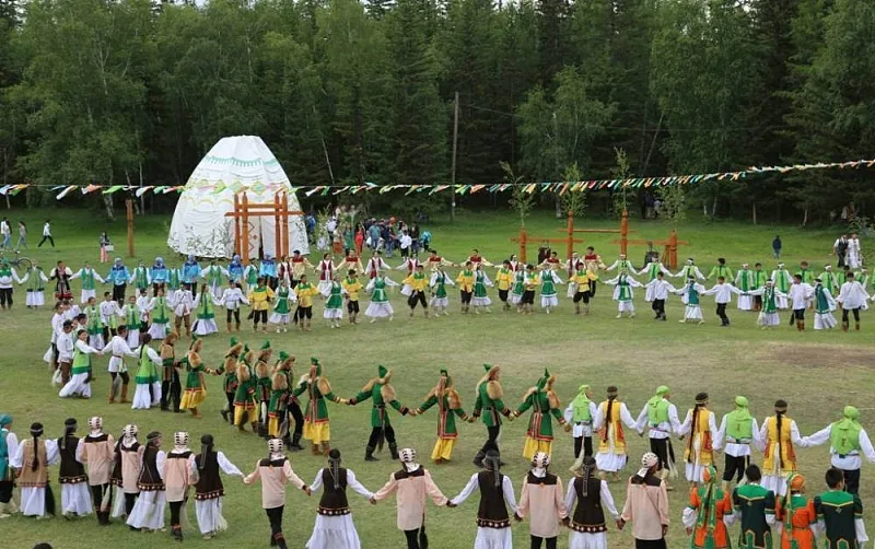 Якутский праздник лета. Якуты праздник Ысыах. Ысыах осуохай. Ысыах - праздник народов Якутии. Ысыах Якутский праздник.