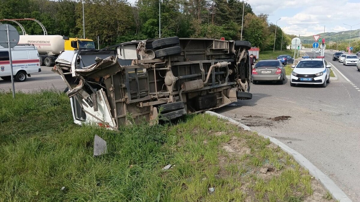     О проведении проверки по факту ДТП с автобусом сообщили в следкоме и прокуратуре Ставрополья.